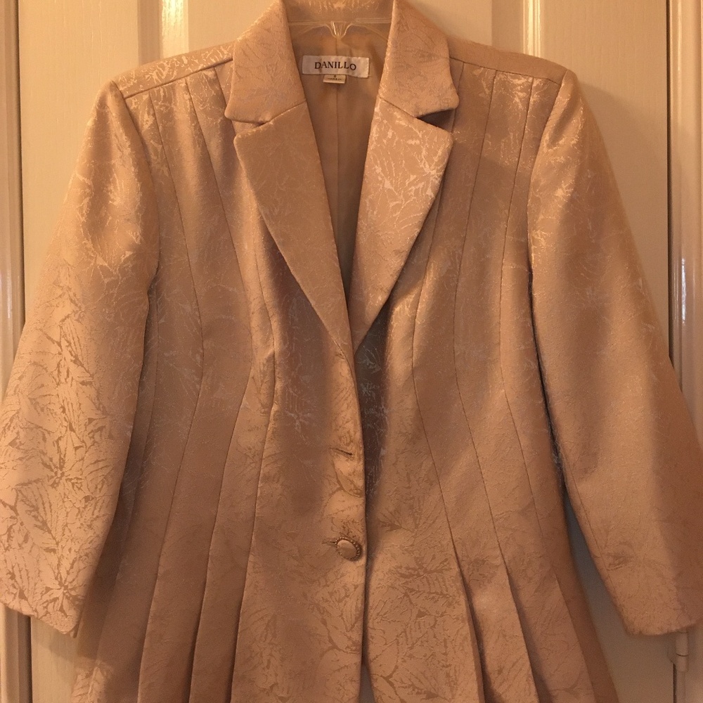 Cream 2-piece suit